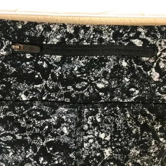 Lululemon Pace Rival Crop Achromatize Ice Grey Black sz 6 - Picture 5 of 8